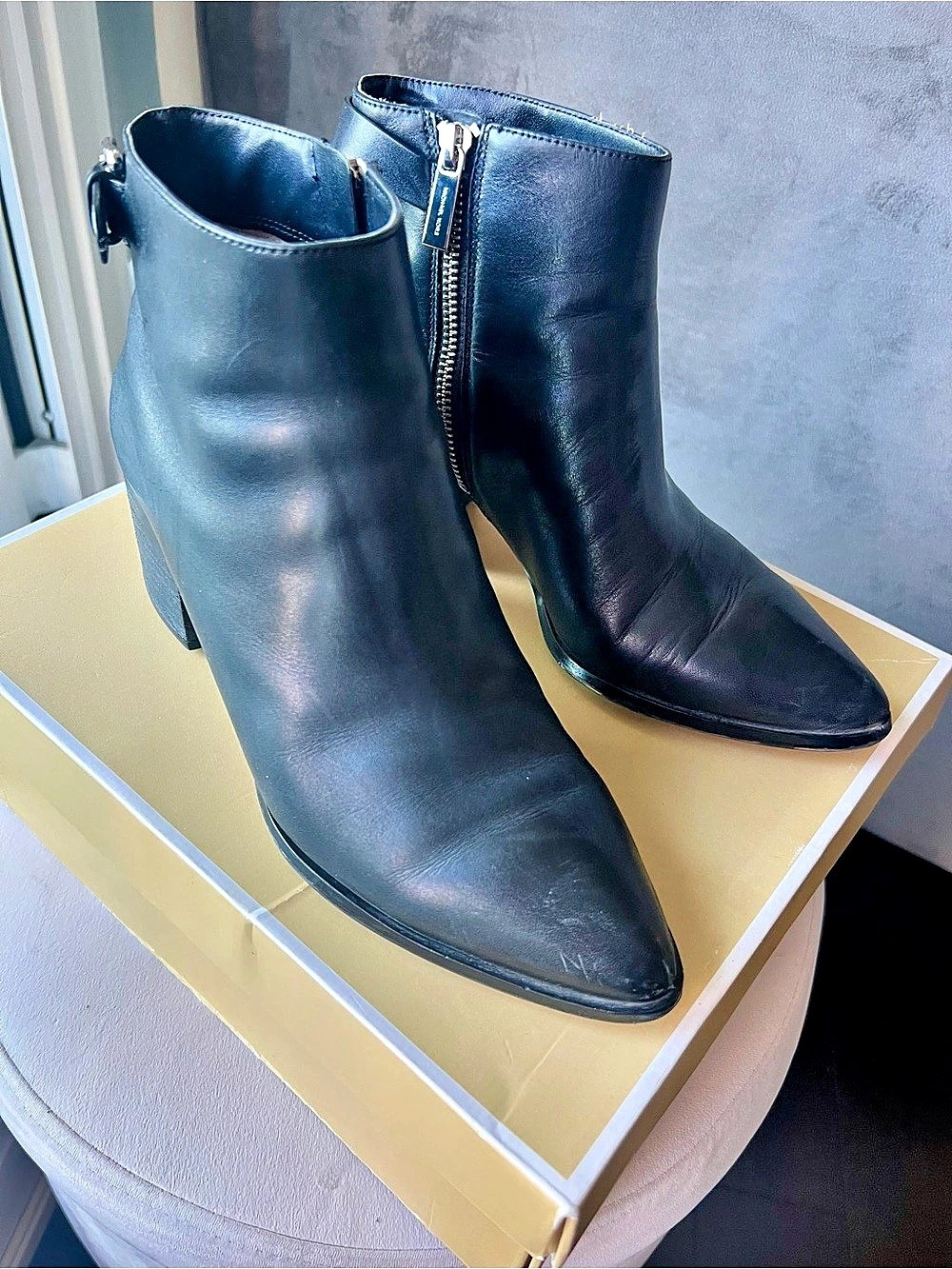 Michael Kors Ankle Boot Pointed Toe in Black US 8M